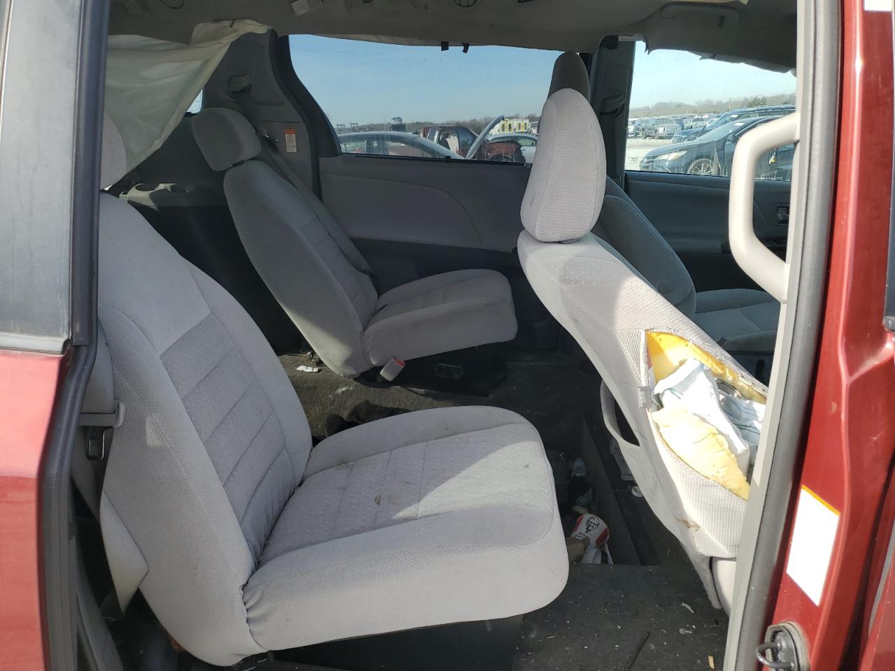 2018 Toyota Sienna VIN 5TDKZ3DC4JS911452 Copart auction photo, front end / all over damage thumbnail 11