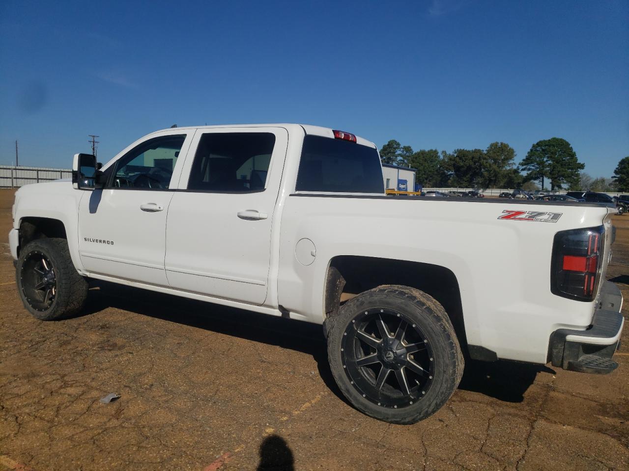 2016 Chevrolet Silverado VIN 3GCUKREC7GG238825 Copart auction photo, minor dent/scratches damage thumbnail 2