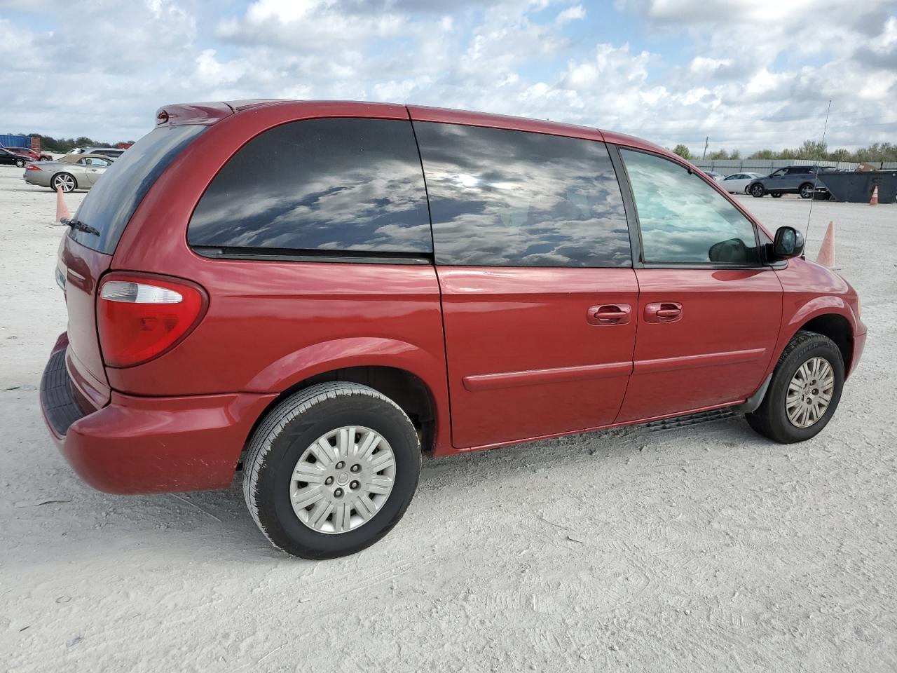 2005 Chrysler Town & Country VIN 1C4GP45R45B160791 Copart auction photo, rear end damage thumbnail 3