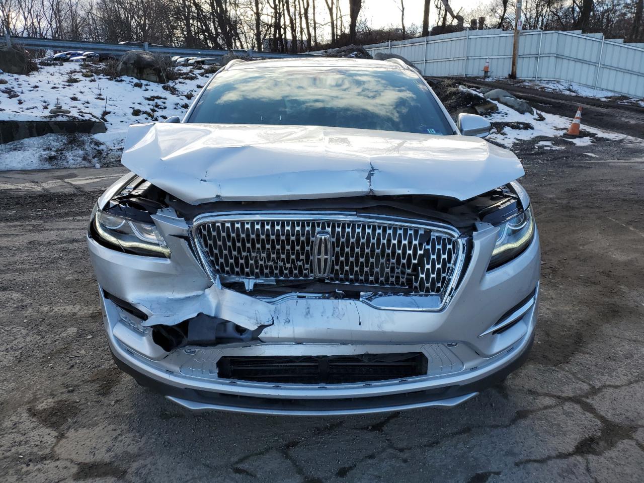 2019 Lincoln MKZ VIN 5LMCJ1D92KUL07618 Copart auction photo, front end / minor dent/scratches damage thumbnail 5
