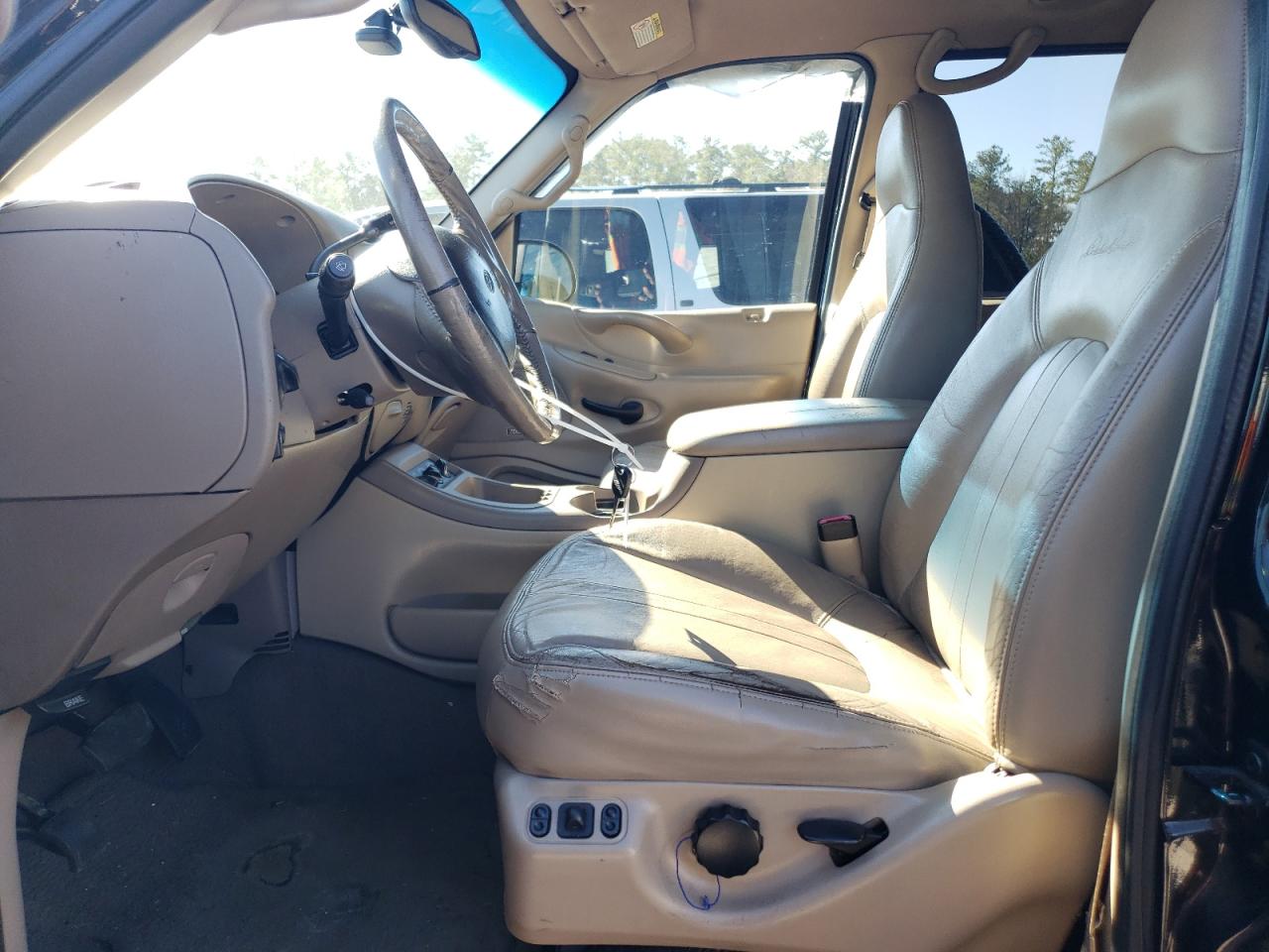 2000 Ford Expedition VIN 1FMRU1768YLB09789 Copart auction photo, side / minor dent/scratches damage thumbnail 7