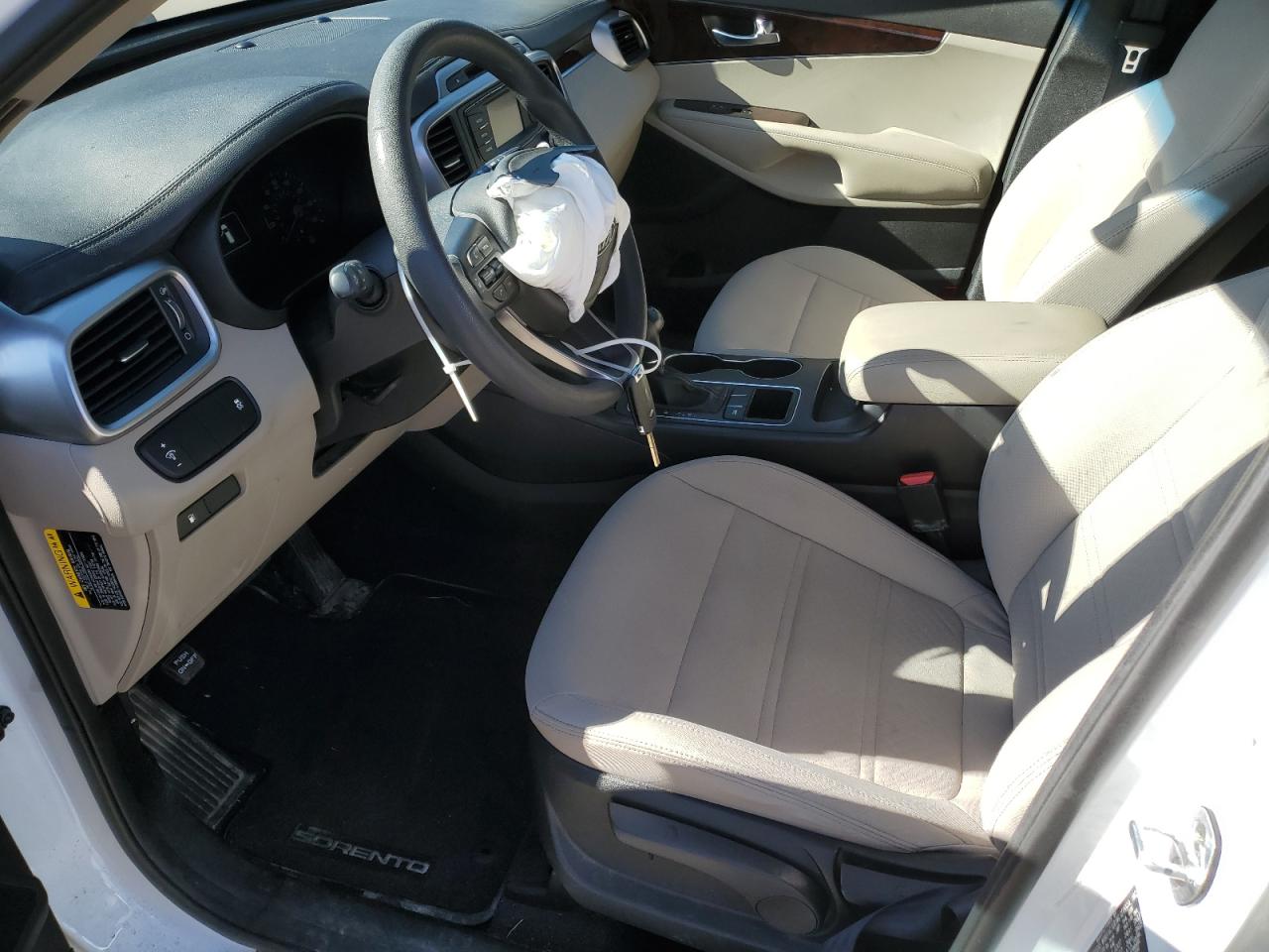 2017 KIA Sorento VIN 5XYPG4A51HG292601 Copart auction photo, front end / minor dent/scratches damage thumbnail 7