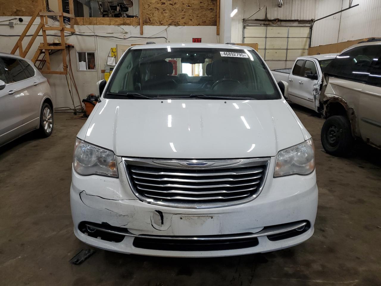 2016 Chrysler Town & Country VIN 2C4RC1BG6GR173357 Copart auction photo, rear end damage thumbnail 5