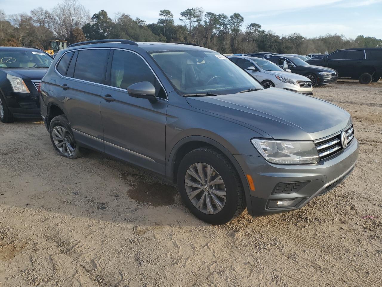 2018 Volkswagen Tiguan VIN 3VV3B7AX8JM039902 Copart auction photo, all over damage thumbnail 4