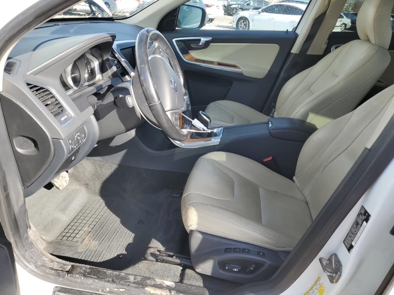 2017 Volvo XC60 VIN YV440MRUXH2028433 Copart auction photo, front end damage thumbnail 7