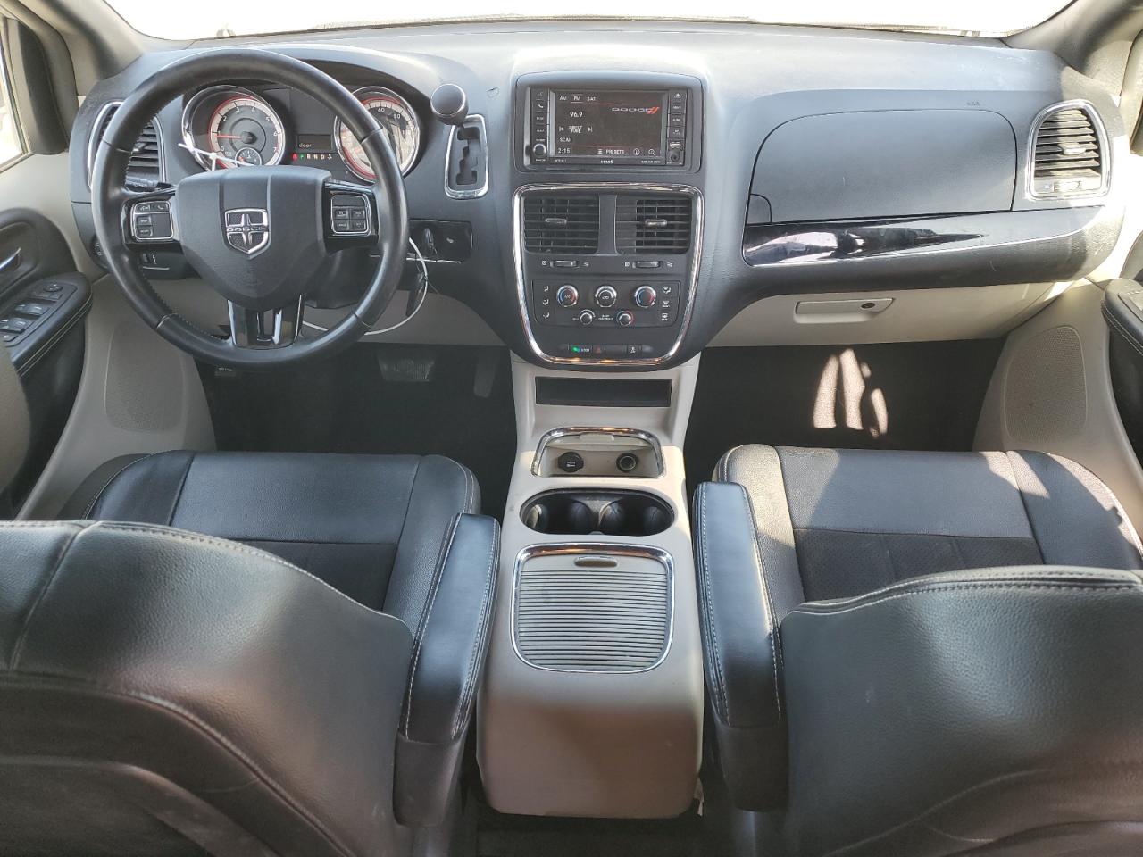 2019 Dodge Caravan VIN 2C4RDGCG5KR736339 Copart auction photo, hail / side damage thumbnail 8