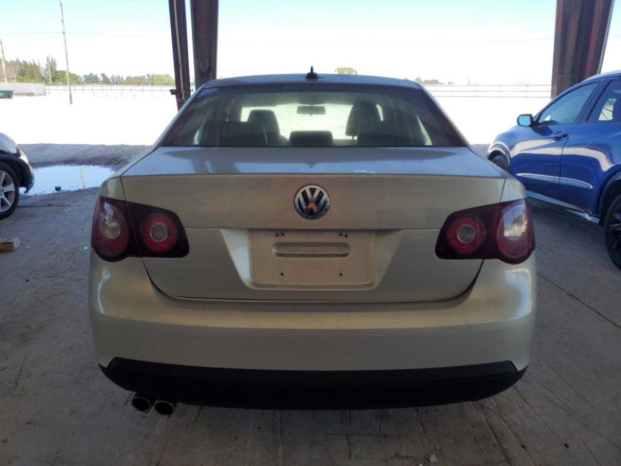 2010 Volkswagen Jetta VIN 3VWRX7AJ7AM024438 Copart auction photo, minor dent/scratches damage thumbnail 6