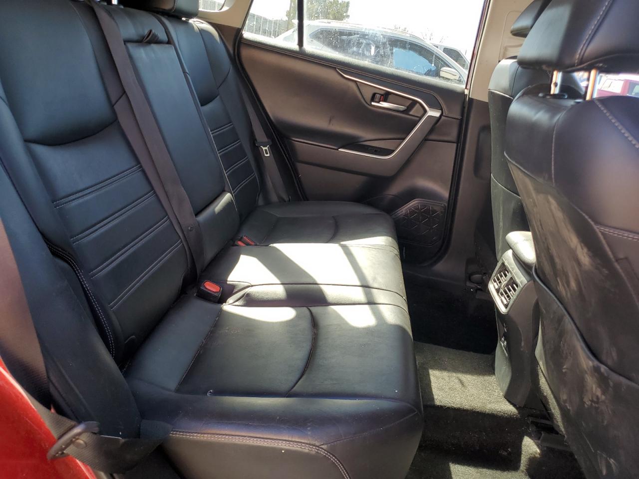 2019 Toyota RAV 4 VIN 2T3Y1RFV0KW030282 Copart auction photo, front end / minor dent/scratches damage thumbnail 11