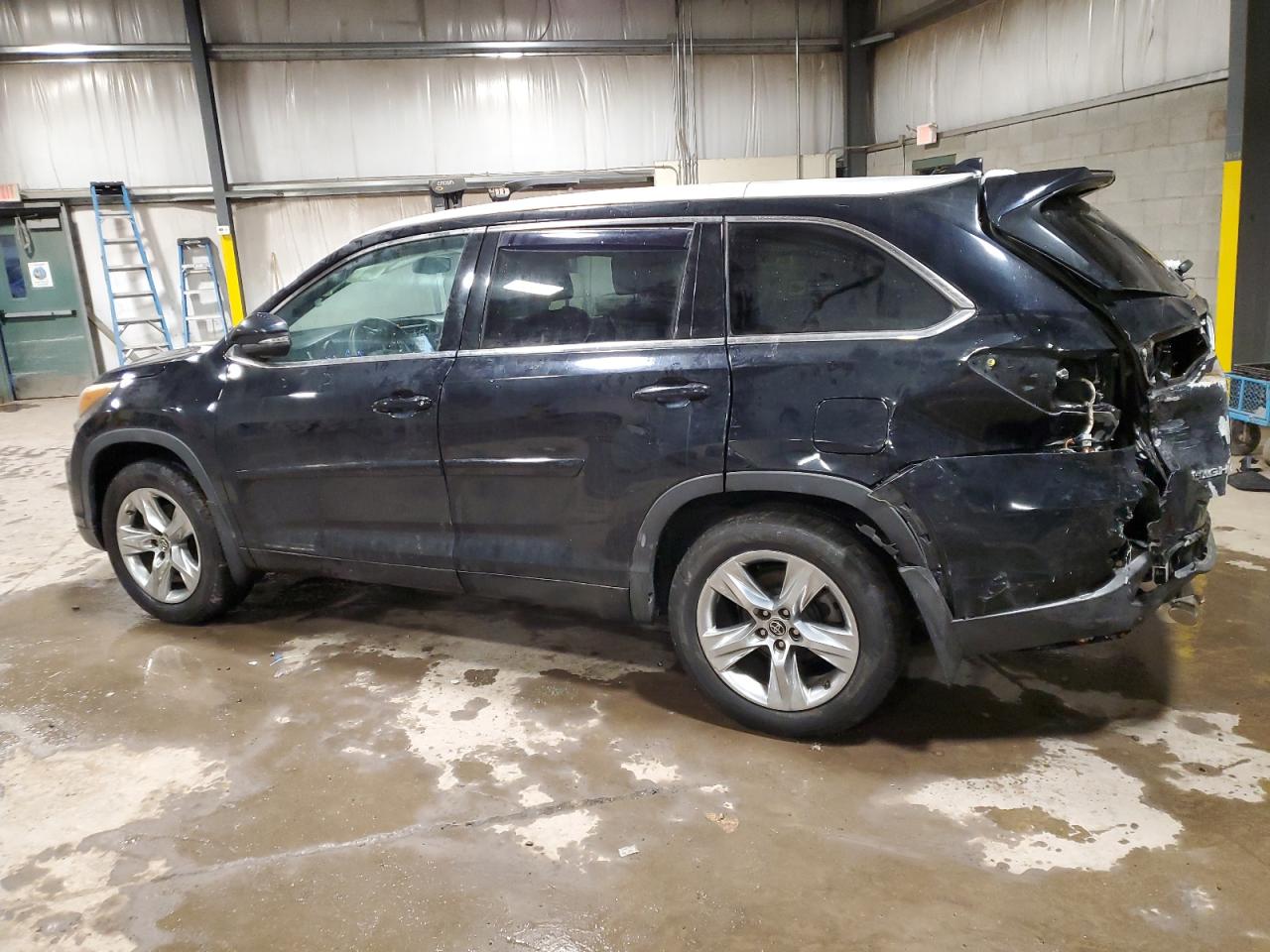 2016 Toyota Highlander VIN 5TDDKRFH2GS227100 Copart auction photo, rear end damage thumbnail 2