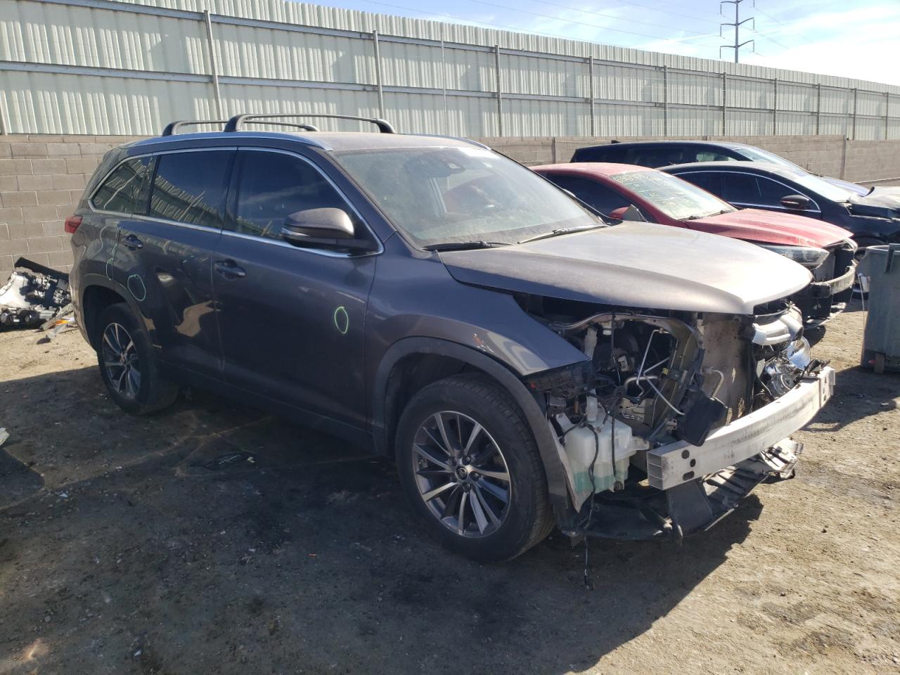 2019 Toyota Highlander VIN 5TDKZRFH4KS574777 Copart auction photo, front end / side damage thumbnail 4