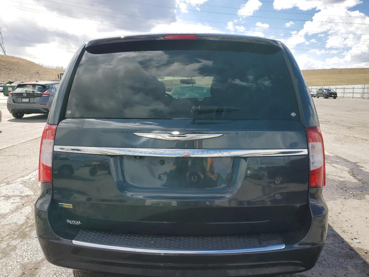 2013 Chrysler Town & Country VIN 2C4RC1BG1DR656864 Copart auction photo, side / front end damage thumbnail 6