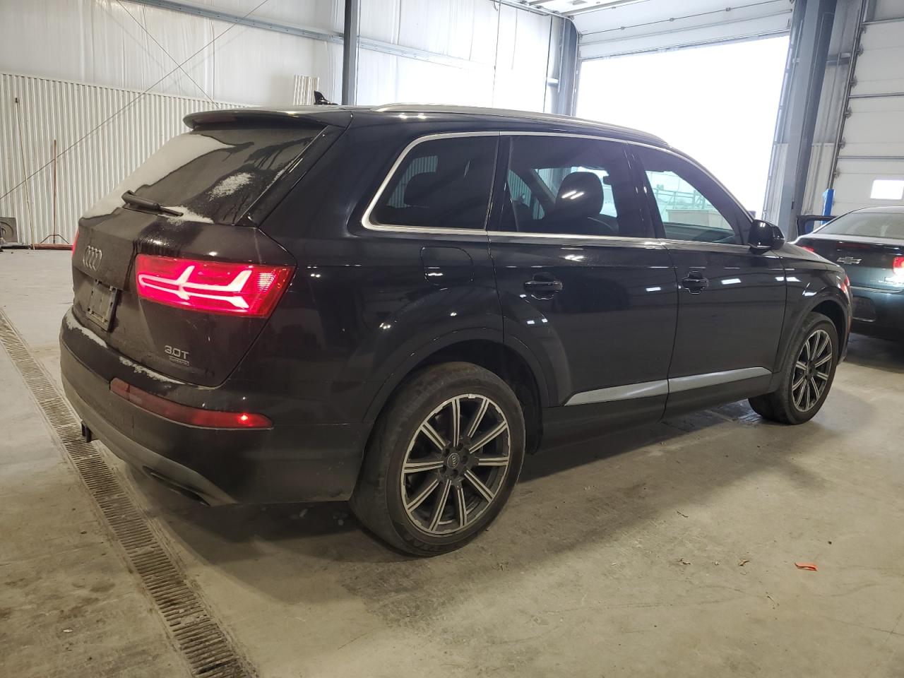 2017 Audi Q7 VIN WA1LAAF7XHD013888 Copart auction photo, minor dent/scratches damage thumbnail 3