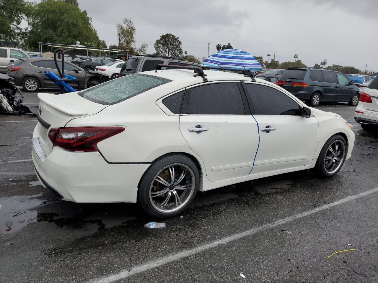 2017 Nissan Altima VIN 1N4AL3AP2HC270937 Copart auction photo, front end / rear end damage thumbnail 3