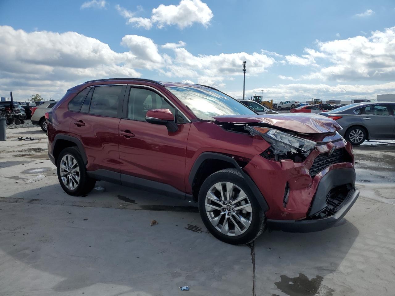2021 Toyota RAV 4 VIN 2T3C1RFV8MW153857 Copart auction photo, front end damage thumbnail 4