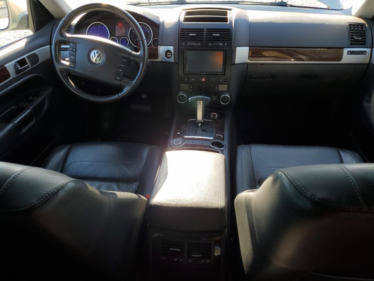 2008 Volkswagen Touareg VIN WVGBE77L28D065600 Copart auction photo, front end / minor dent/scratches damage thumbnail 8