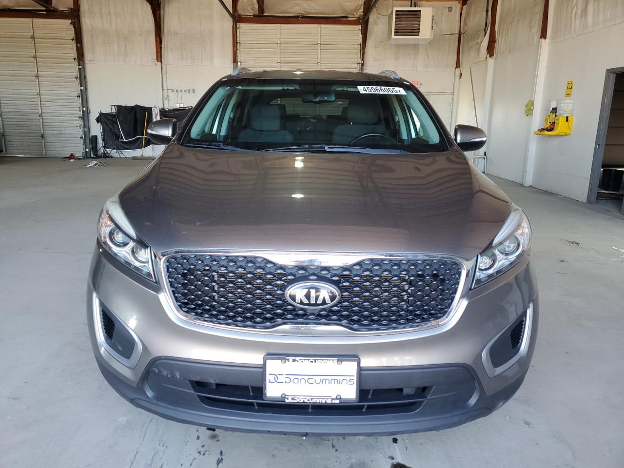 2017 KIA Sorento VIN 5XYPGDA30HG294581 Copart auction photo, side / rear end damage thumbnail 5