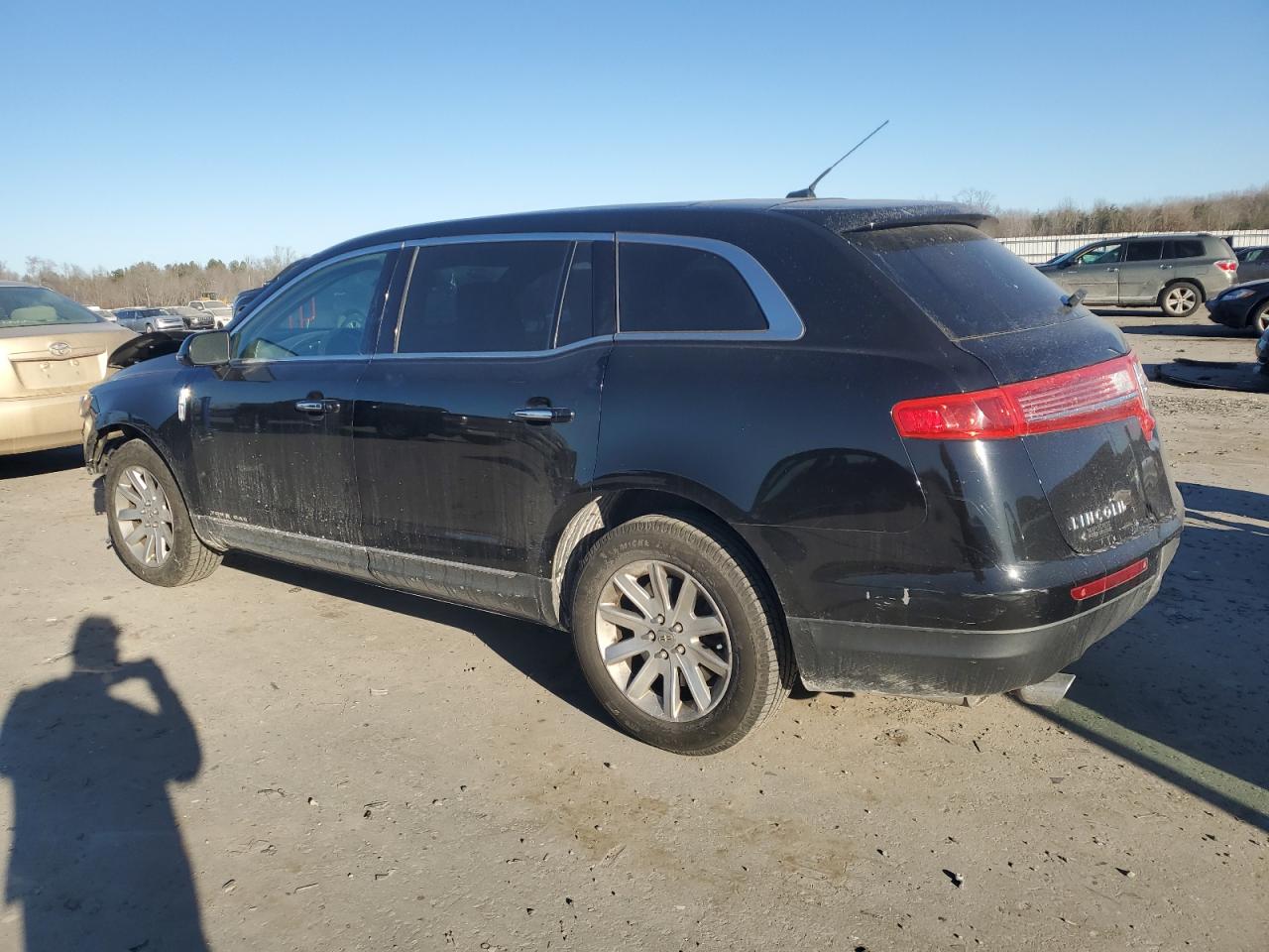 2018 Lincoln MKT VIN 2LMHJ5NK1JBL02422 Copart auction photo, front end / minor dent/scratches damage thumbnail 2