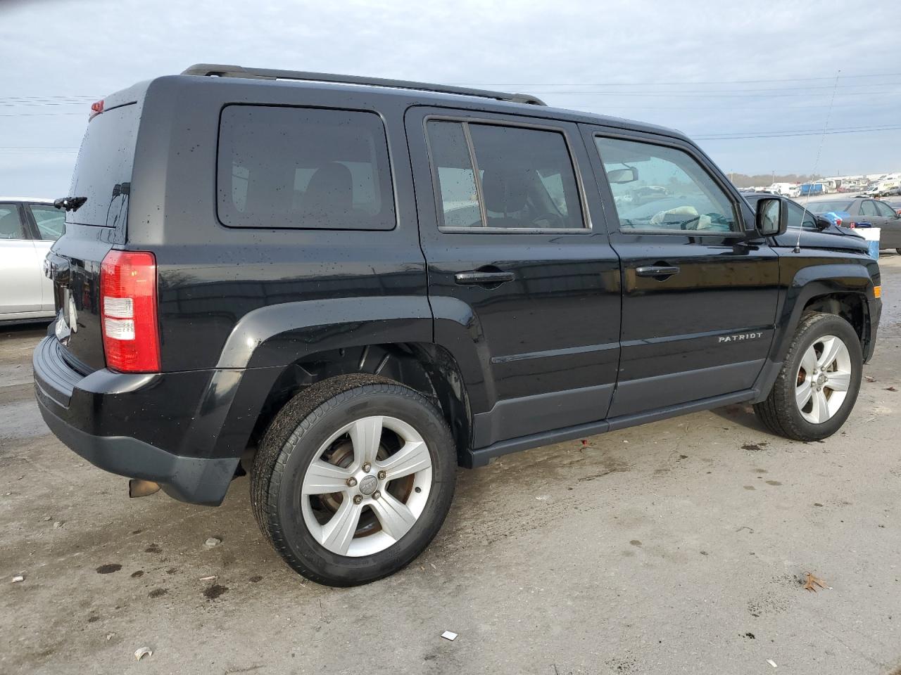 2014 Jeep Liberty (Patriot) VIN 1C4NJRBB2ED905135 Copart auction photo, front end / minor dent/scratches damage thumbnail 3
