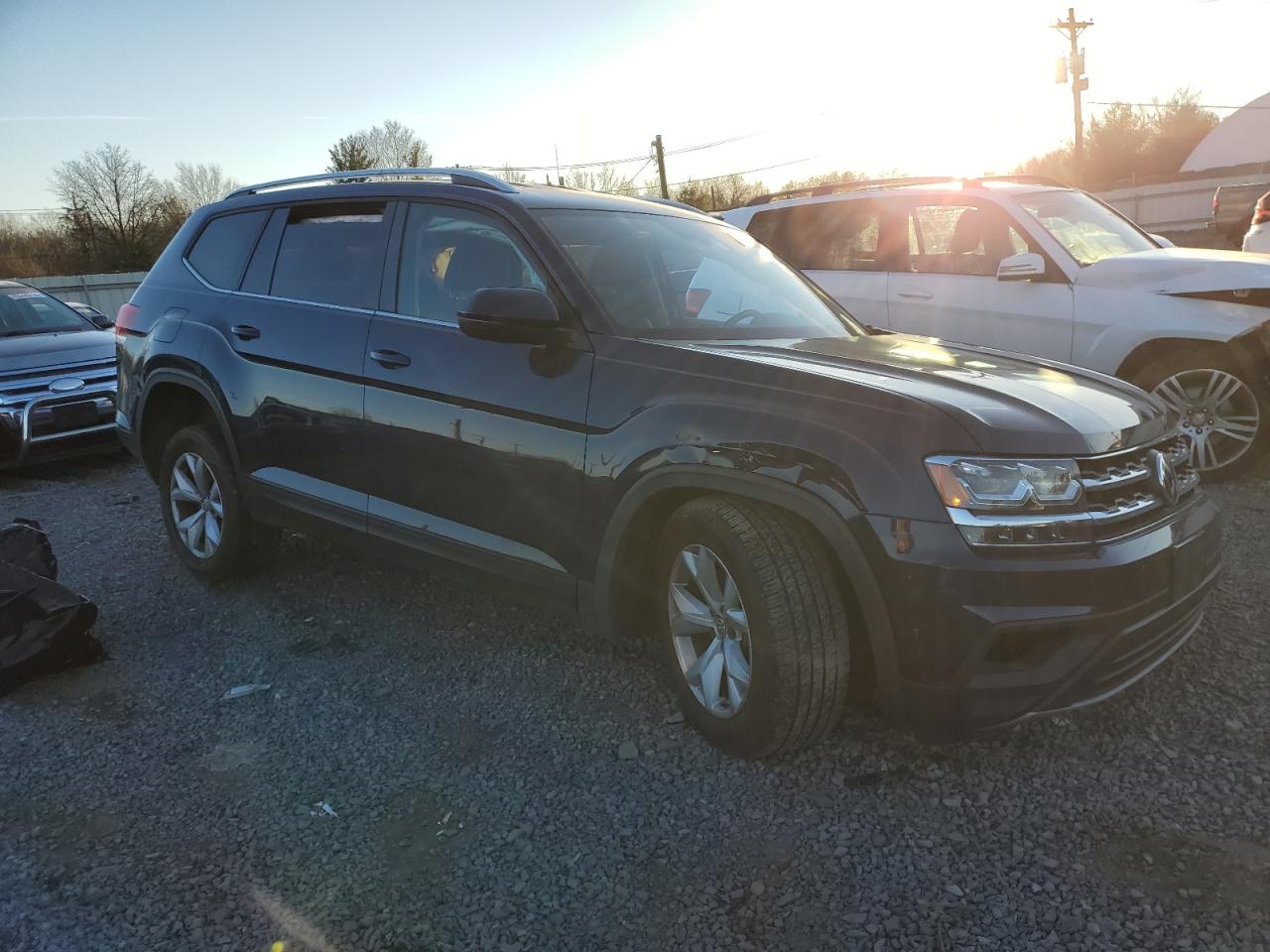 2019 Volkswagen Atlas VIN 1V2GR2CA7KC606240 Copart auction photo, front end / side damage thumbnail 4