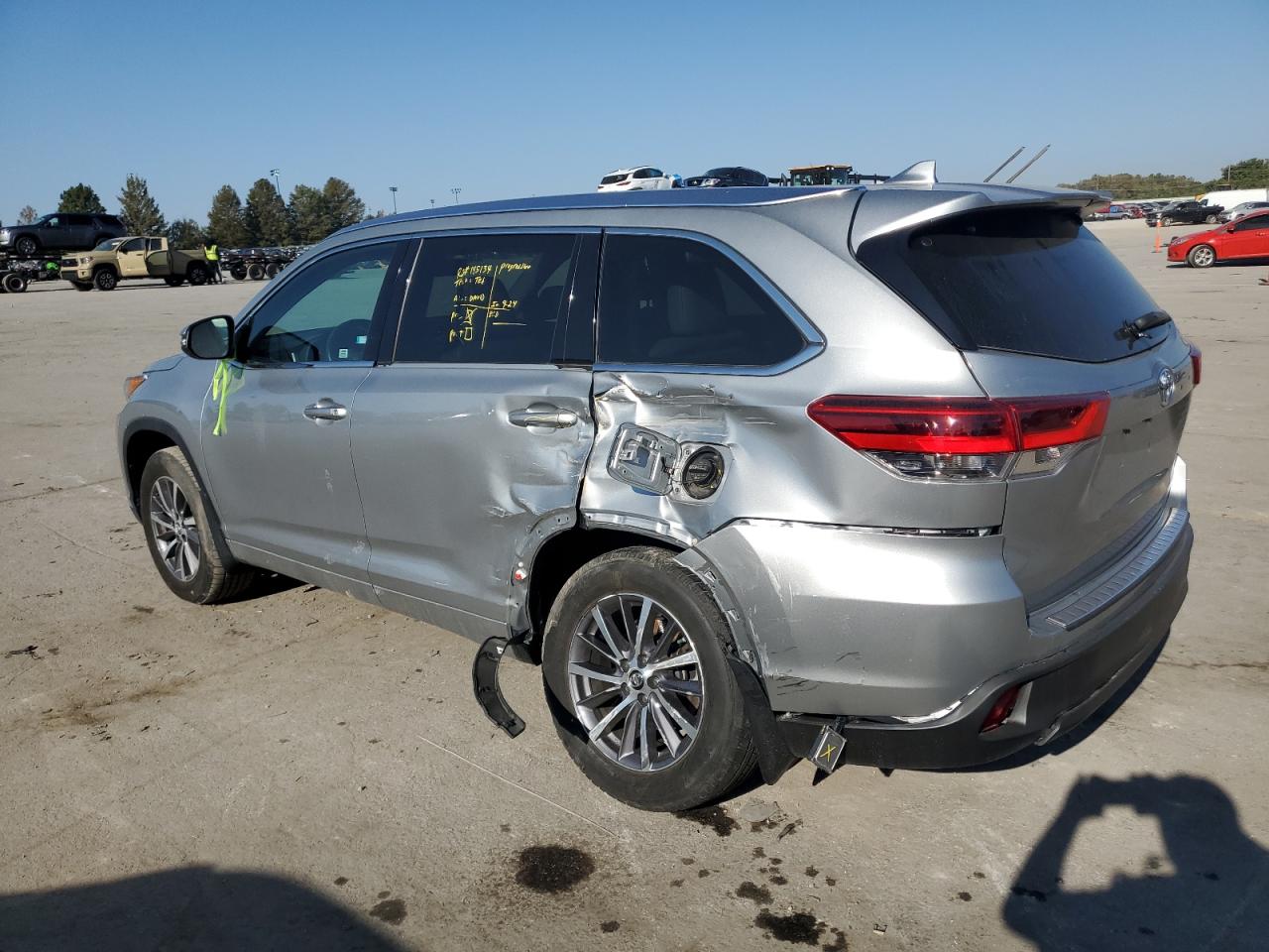 2017 Toyota Highlander VIN 5TDJZRFH9HS379410 Copart auction photo, side / rear end damage thumbnail 2
