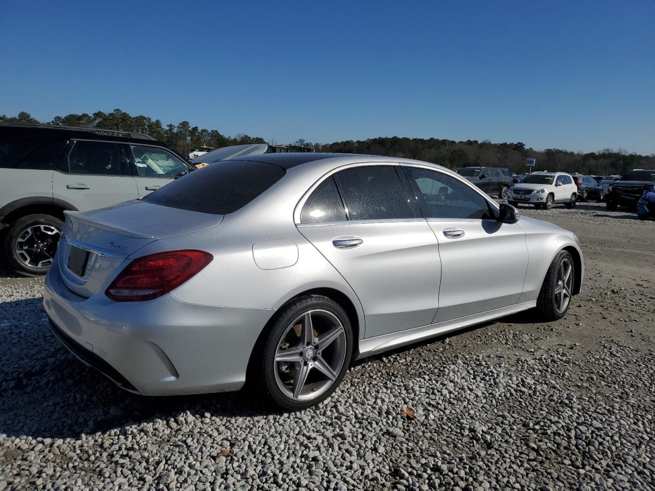 2016 Mercedes-Benz C-klasse VIN 55SWF4KB5GU155913 Copart auction photo, front end / minor dent/scratches damage thumbnail 3