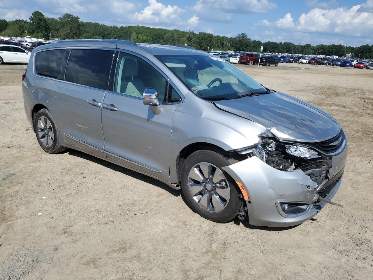 2017 Chrysler Pacifica VIN 2C4RC1N70HR685032 Copart auction photo, front end / side damage thumbnail 4