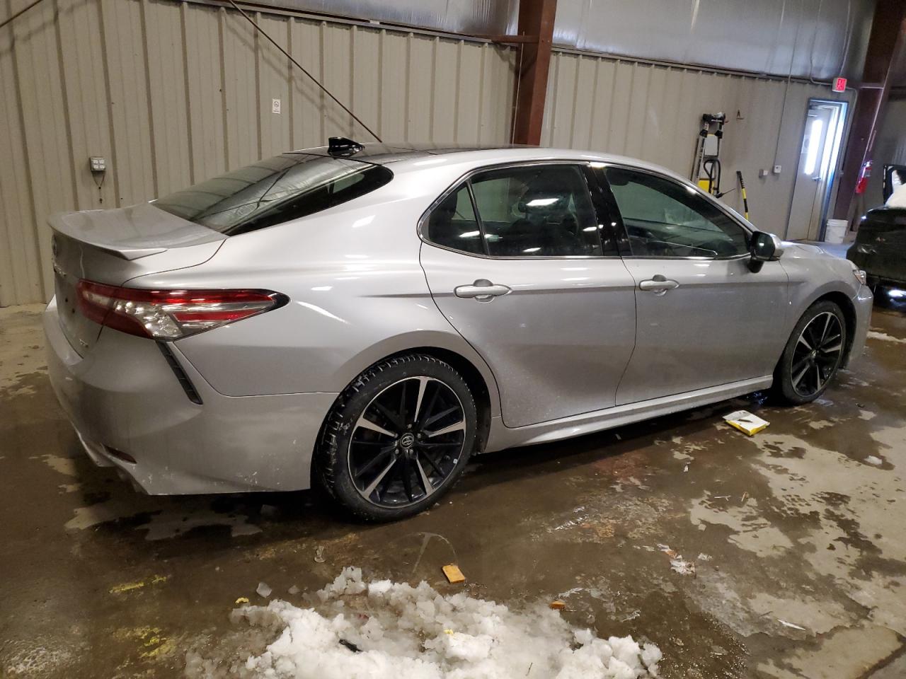 2018 Toyota Camry VIN 4T1B61HK5JU145558 Copart auction photo, minor dent/scratches damage thumbnail 3