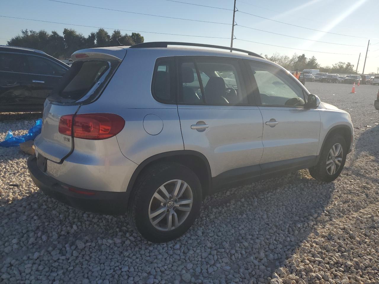 2016 Volkswagen Tiguan VIN WVGAV7AX8GW540774 Copart auction photo, rear end / side damage thumbnail 3