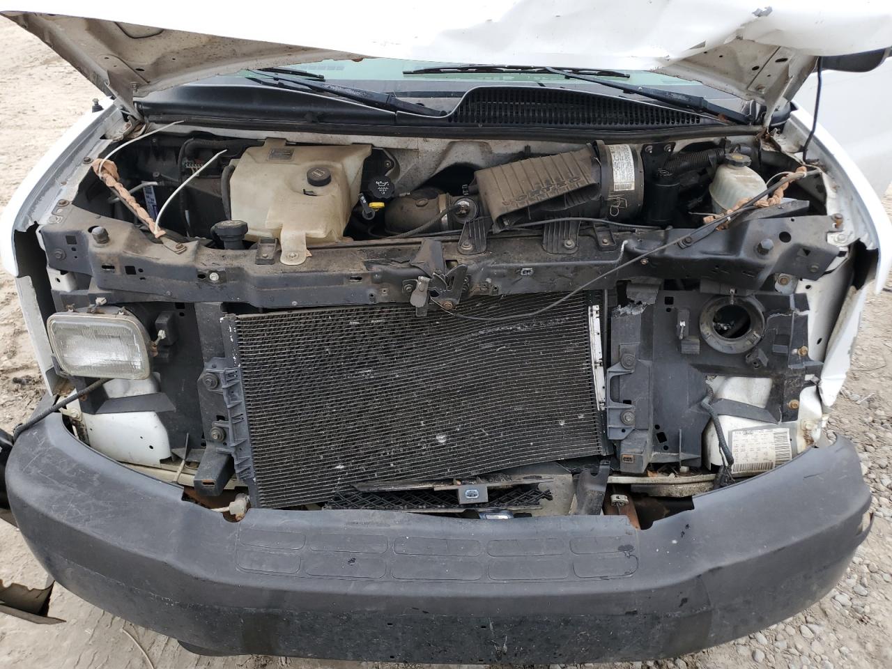 2005 Chevrolet Express VIN 1GCFG15X651115978 Copart auction photo, front end damage thumbnail 12