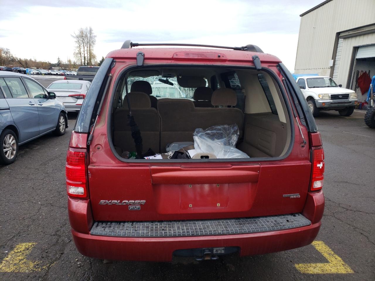 2005 Ford Explorer VIN 1FMZU73E15ZA62226 Copart auction photo, vandalism damage thumbnail 6