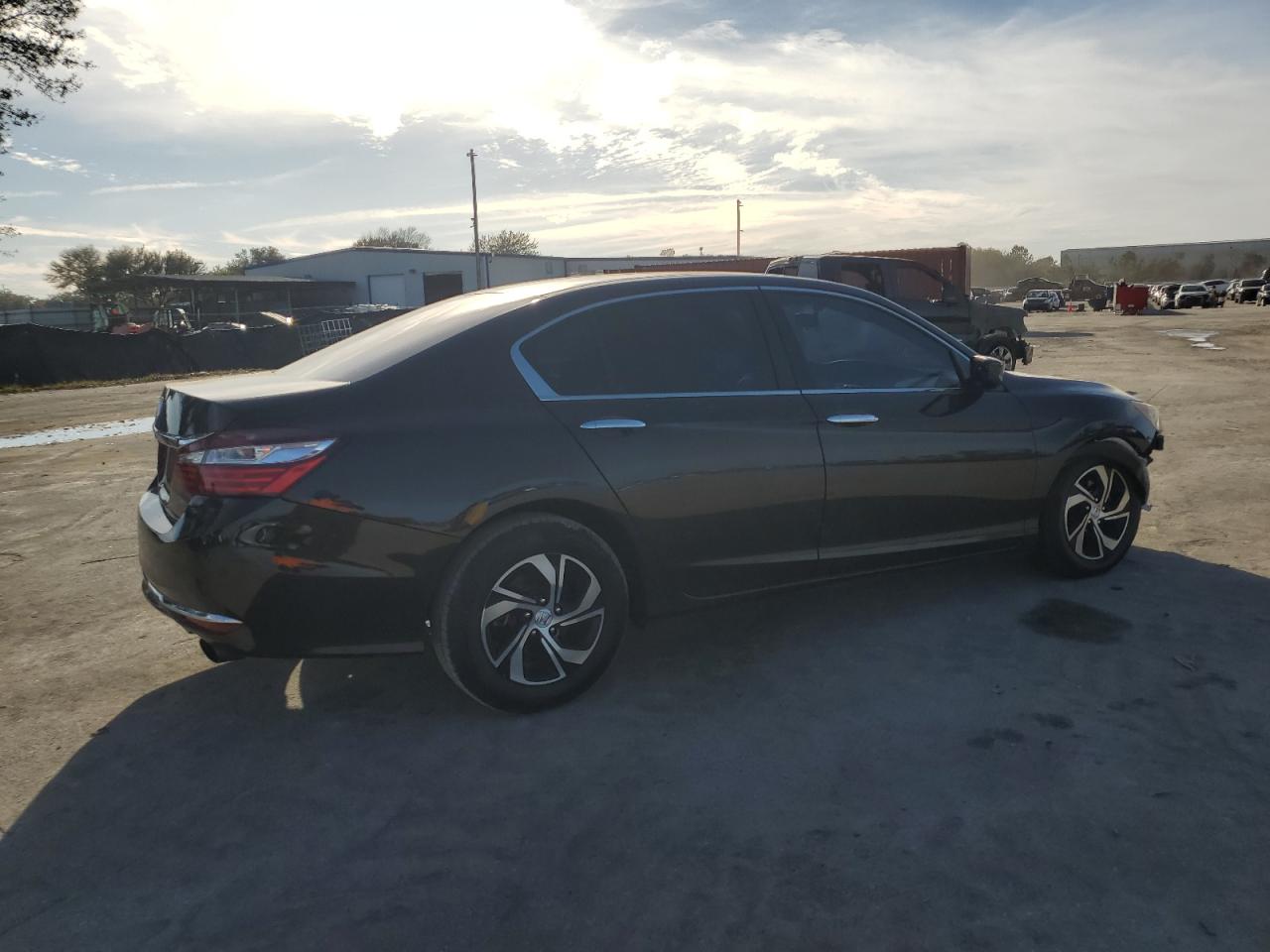 2016 Honda Accord VIN 1HGCR2F30GA240784 Copart auction photo, front end / side damage thumbnail 3