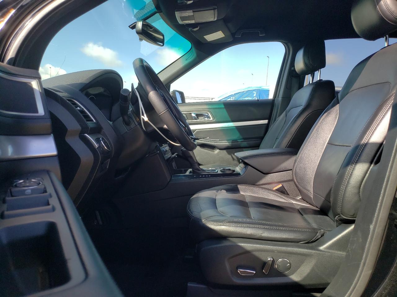 2017 Ford Explorer VIN 1FM5K7D8XHGE25667 Copart auction photo, front end / undercarriage damage thumbnail 7