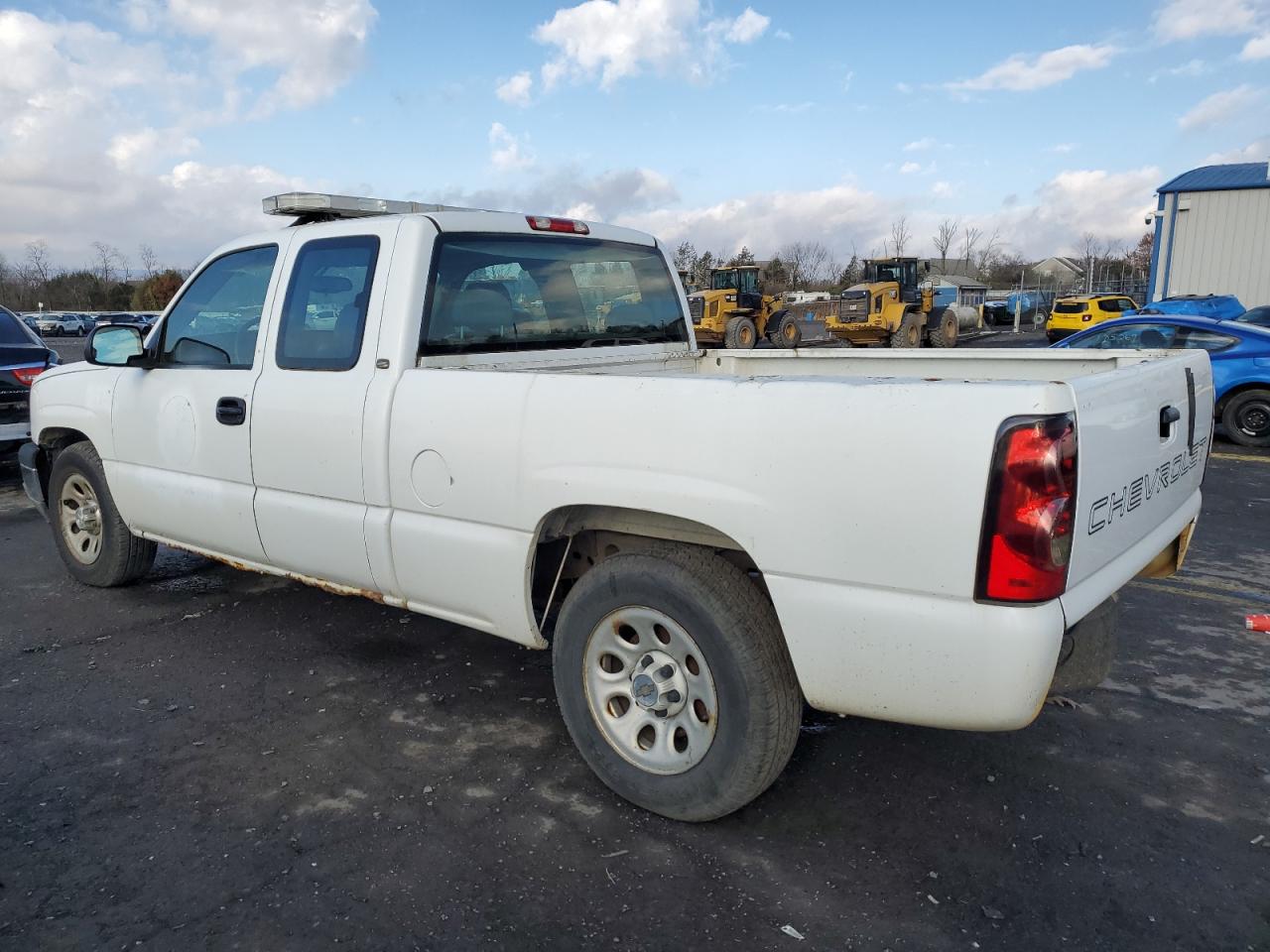 2005 Chevrolet Silverado VIN 1GCEC19V35Z199369 Copart auction photo, side / normal wear damage thumbnail 2