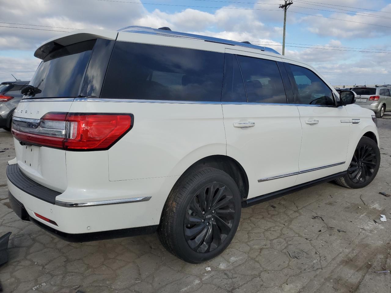2021 Lincoln Navigator VIN 5LMJJ2LT3MEL01558 Copart auction photo, front end damage thumbnail 3