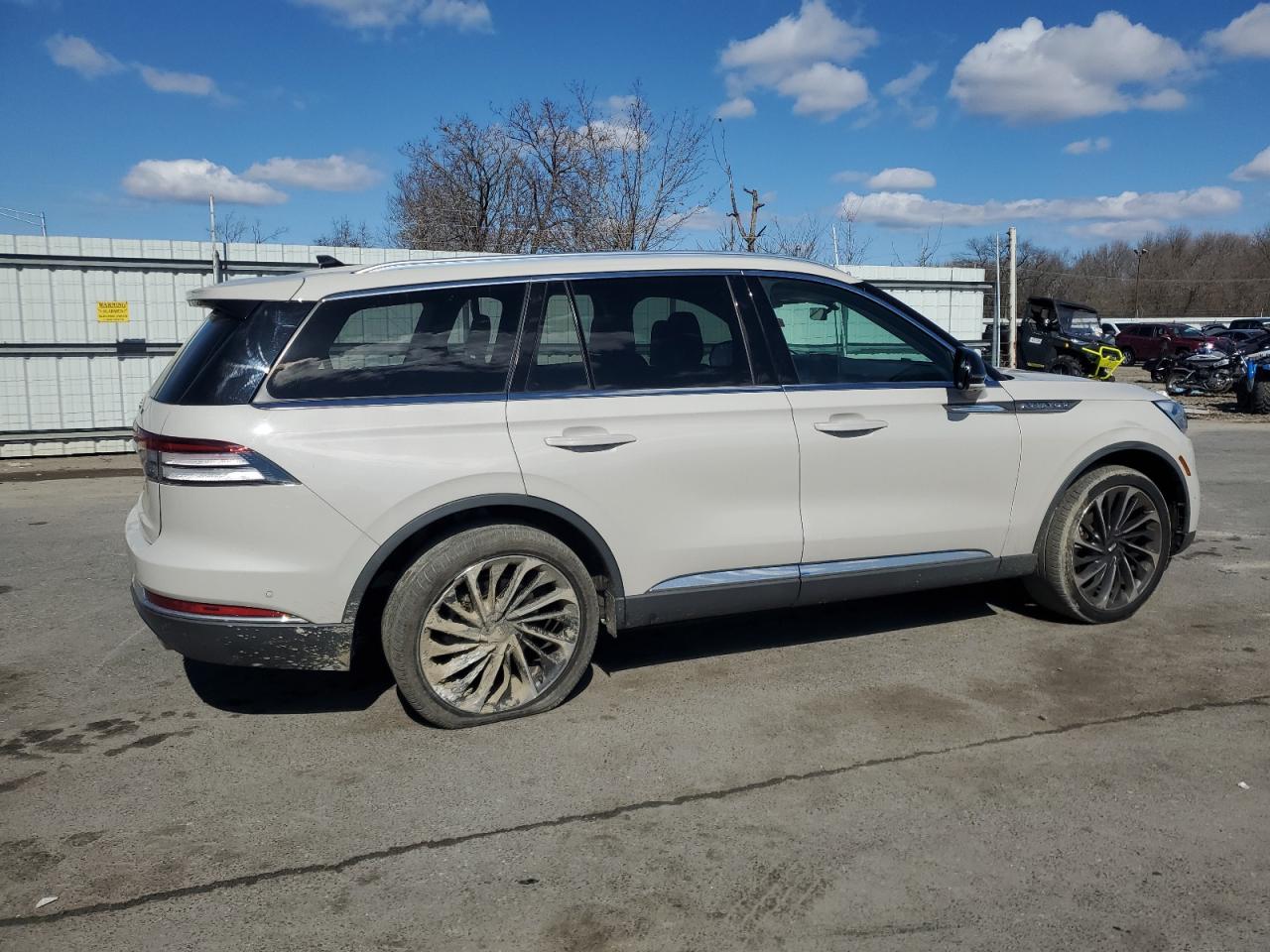 2021 Lincoln Aviator VIN 5LM5J7XC4MGL04899 Copart auction photo, rear end / side damage thumbnail 3