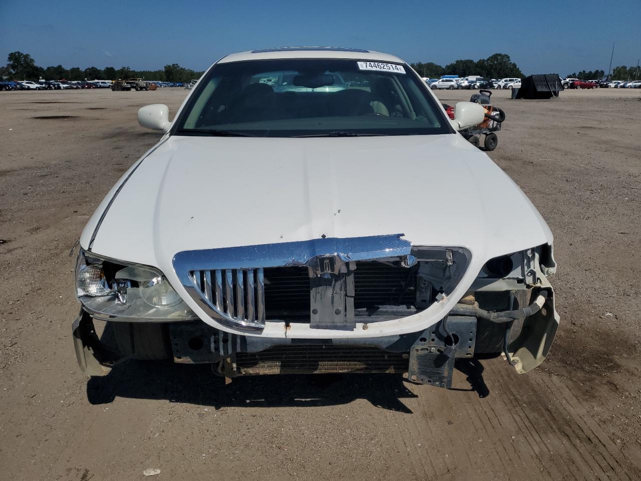 2005 Lincoln Town Car VIN 1LNHM82W45Y665673 Copart auction photo, front end / side damage thumbnail 5
