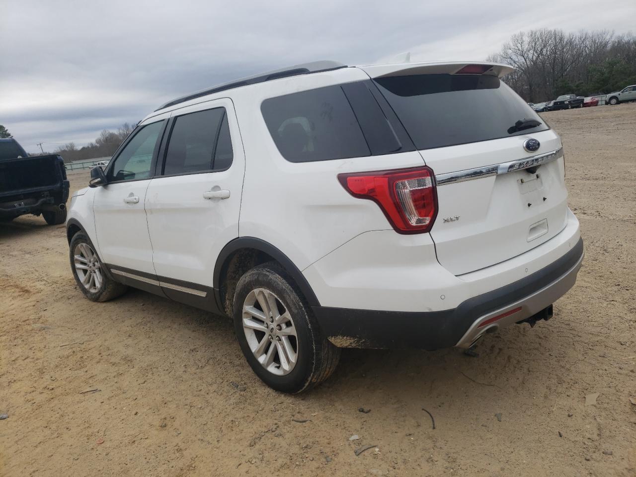 2017 Ford Explorer VIN 1FM5K7D84HGA84475 Copart auction photo, minor dent/scratches / mechanical damage thumbnail 2