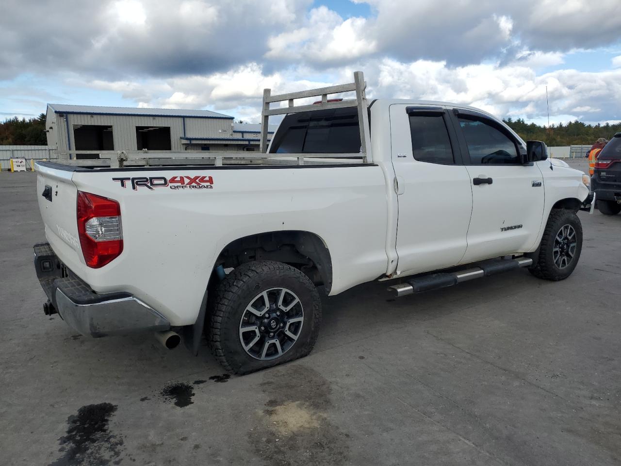 2014 Toyota Tundra VIN 5TFUY5F18EX342561 Copart auction photo, side / front end damage thumbnail 3
