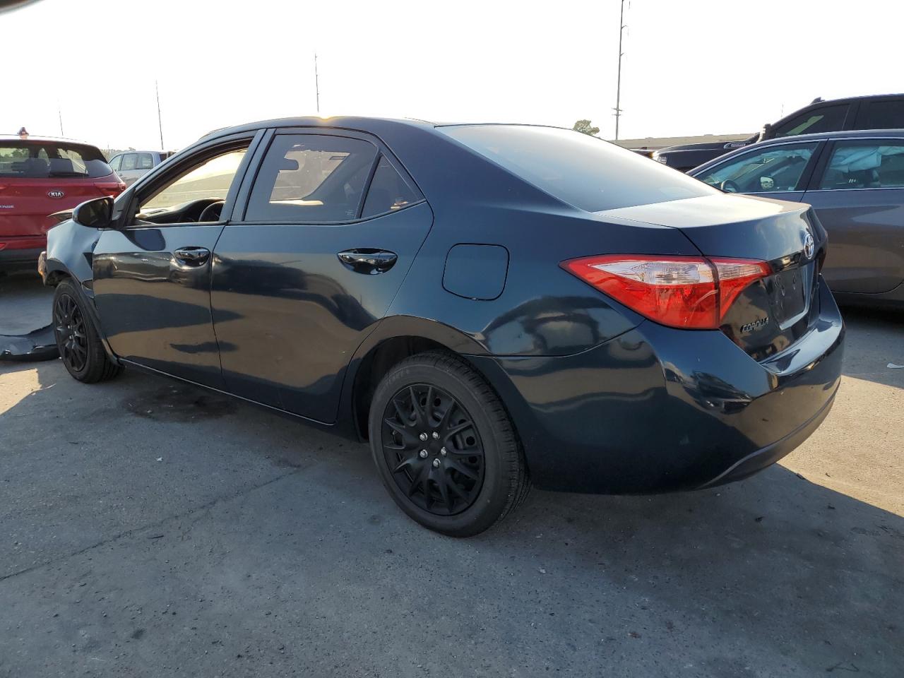 2018 Toyota Corolla VIN 5YFBURHEXJP811121 Copart auction photo, front end / minor dent/scratches damage thumbnail 2