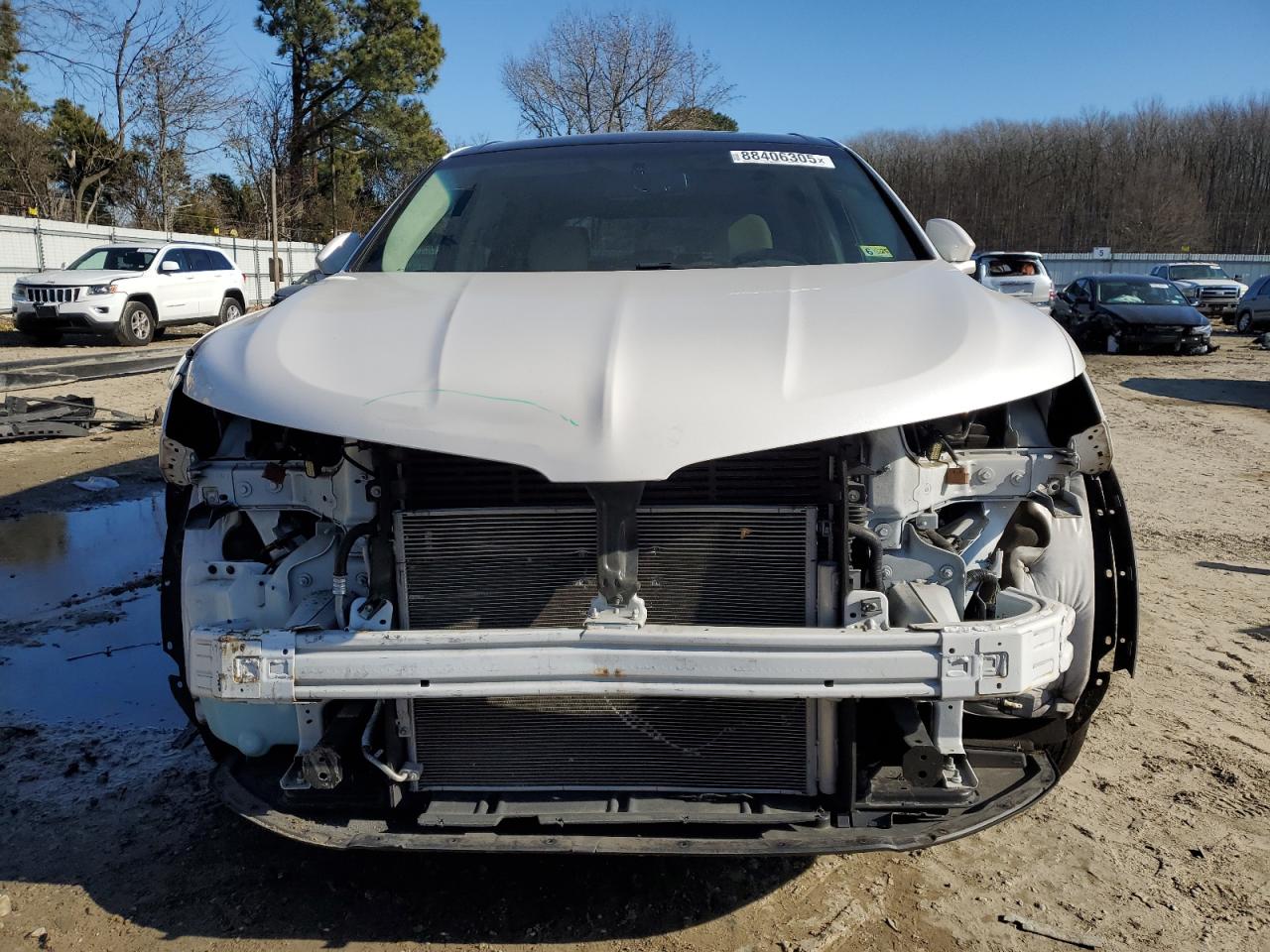 2016 Lincoln MKX VIN 2LMTJ6LR3GBL86798 Copart auction photo, front end / minor dent/scratches damage thumbnail 5