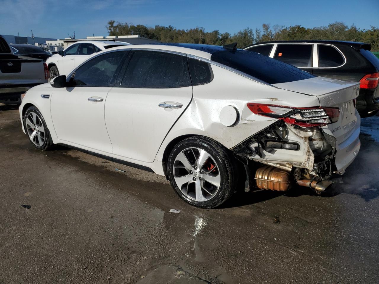 2017 KIA Optima VIN 5XXGW4L26HG159620 Copart auction photo, rear end damage thumbnail 2