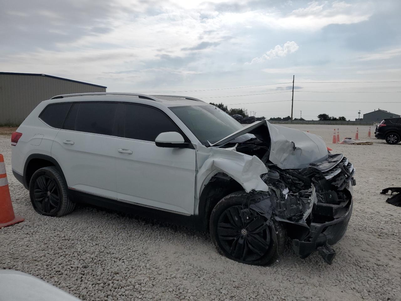 2019 Volkswagen Atlas VIN 1V2ER2CA6KC520800 Copart auction photo, front end damage thumbnail 4