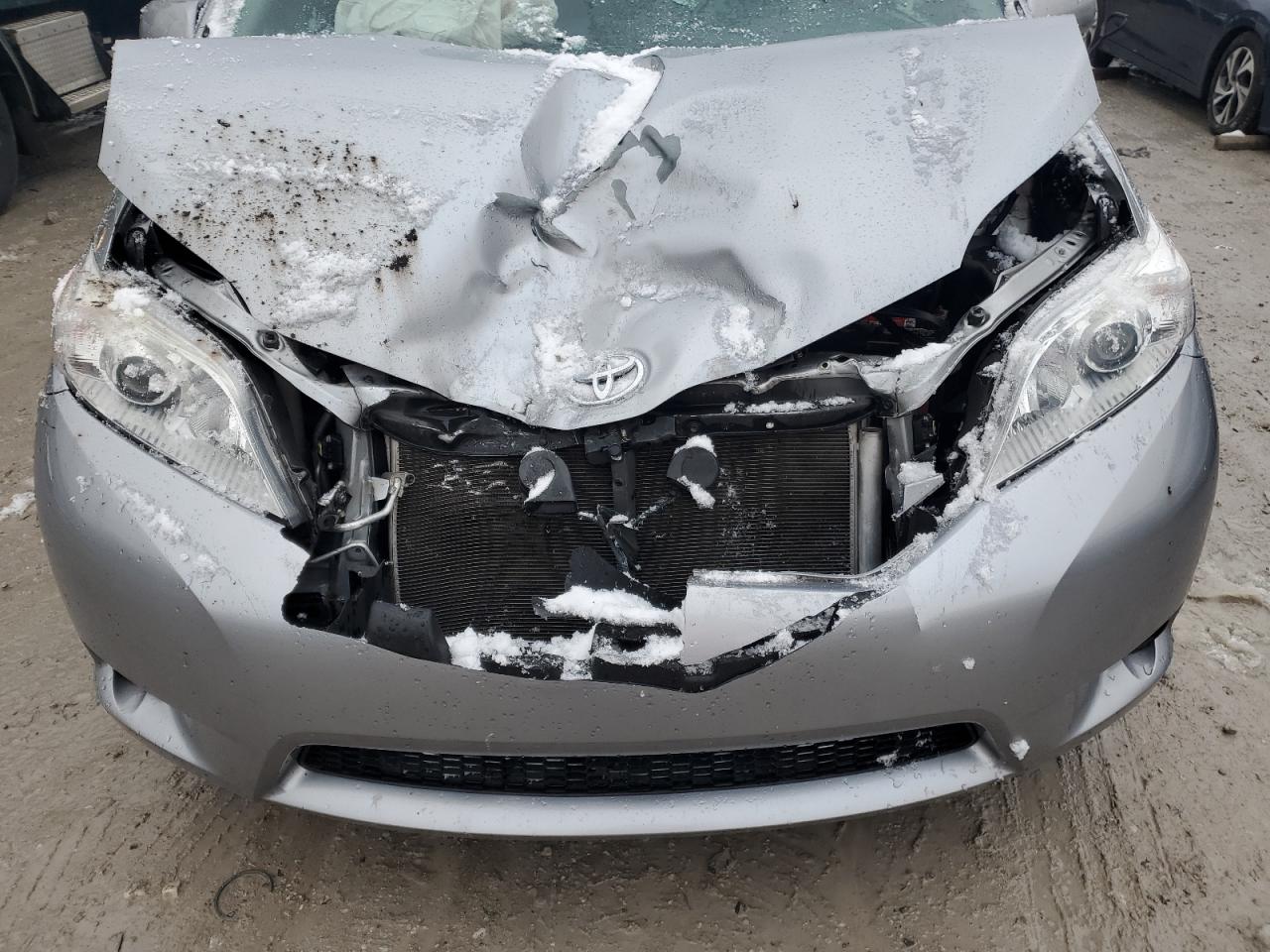 2017 Toyota Sienna VIN 5TDJZ3DC5HS187003 Copart auction photo, front end / rear end damage thumbnail 12