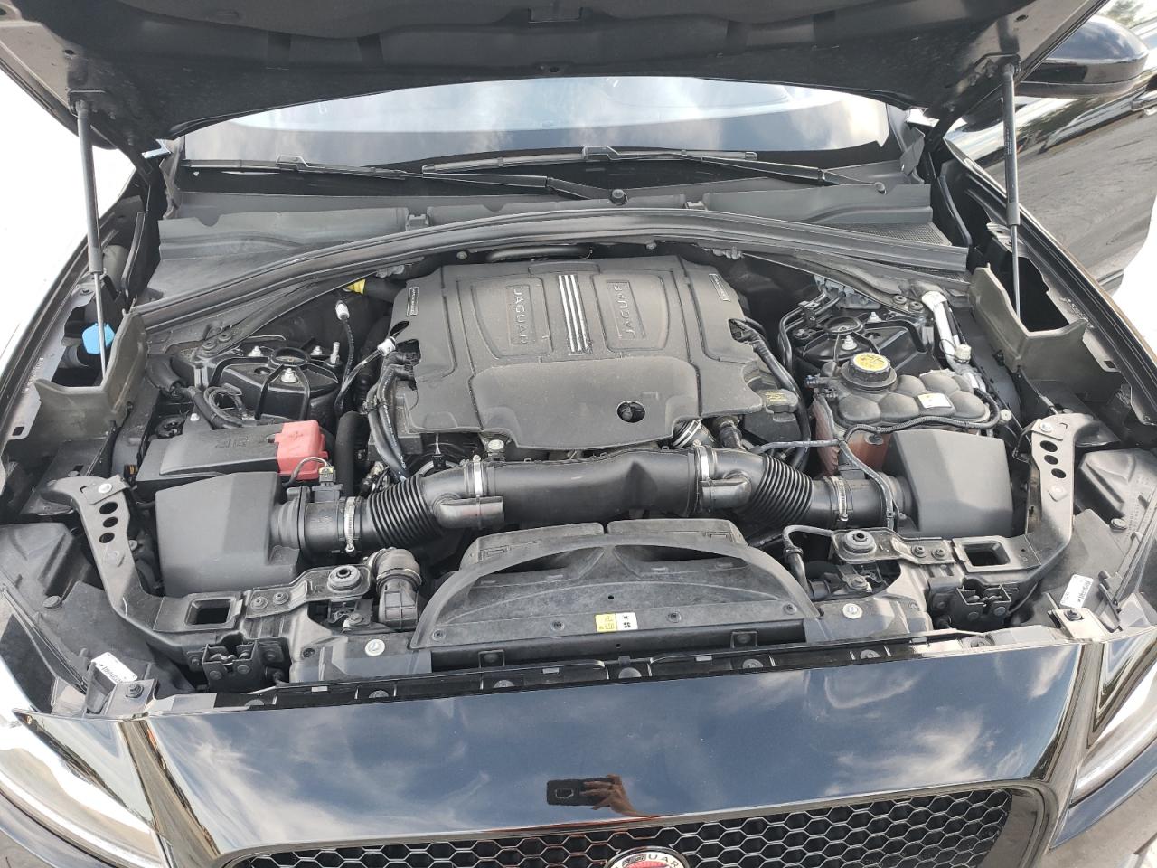 2017 Jaguar F-Pace VIN SADCL2BV9HA075976 Copart auction photo, water/flood damage thumbnail 12