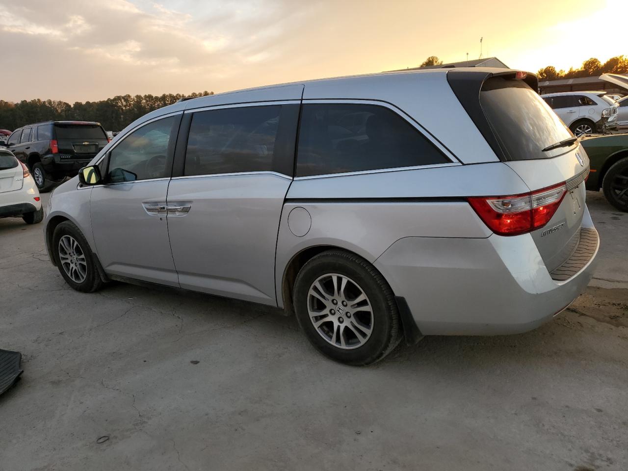 2012 Honda Odyssey VIN 5FNRL5H63CB063765 Copart auction photo, front end / minor dent/scratches damage thumbnail 2