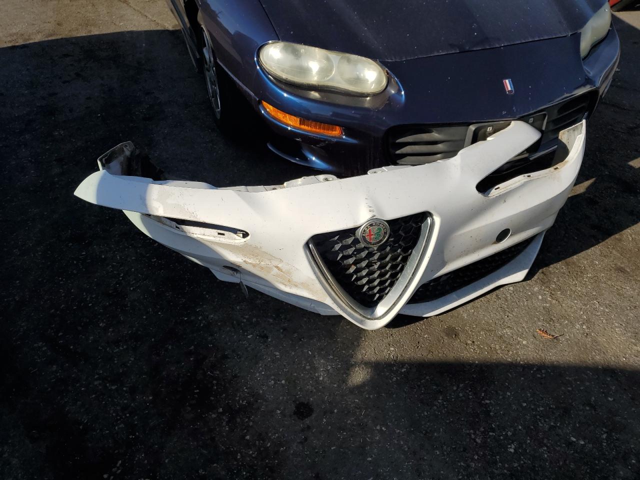 2018 Alfa Romeo Giulia VIN ZARFAEBN3J7566343 Copart auction photo, front end / side damage thumbnail 12