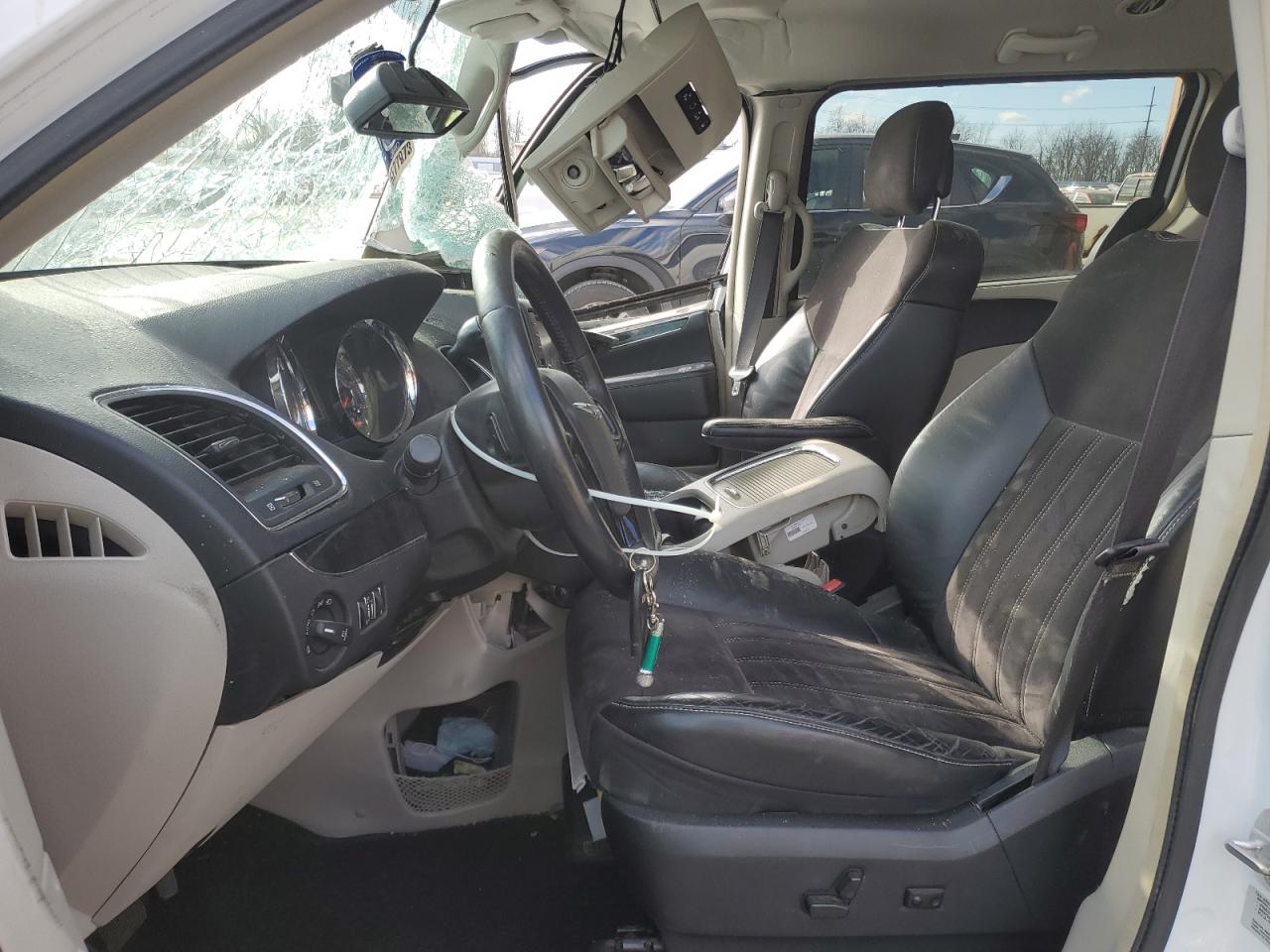 2015 Chrysler Town & Country VIN 2C4RC1JG7FR743124 Copart auction photo, front end / side damage thumbnail 7