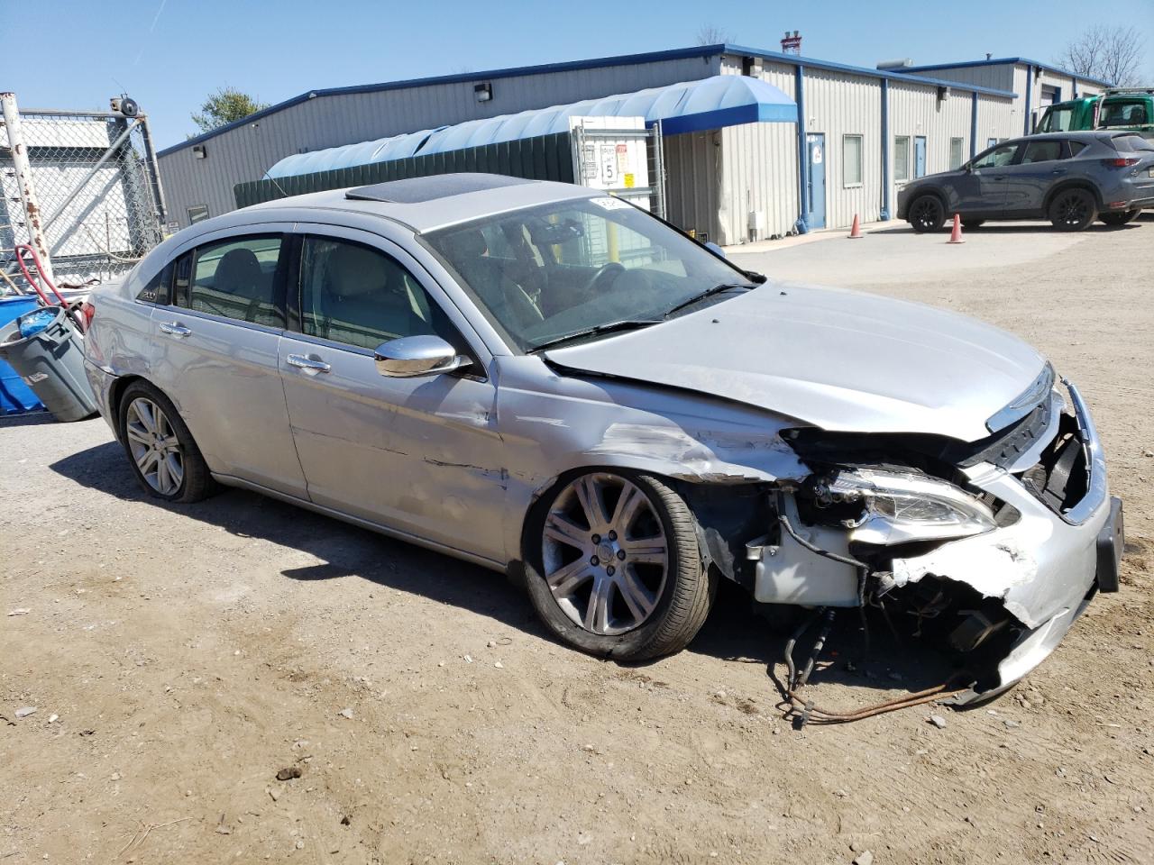 2011 Chrysler 200 VIN 1C3BC2FG7BN582298 Copart auction photo, front end / minor dent/scratches damage thumbnail 4