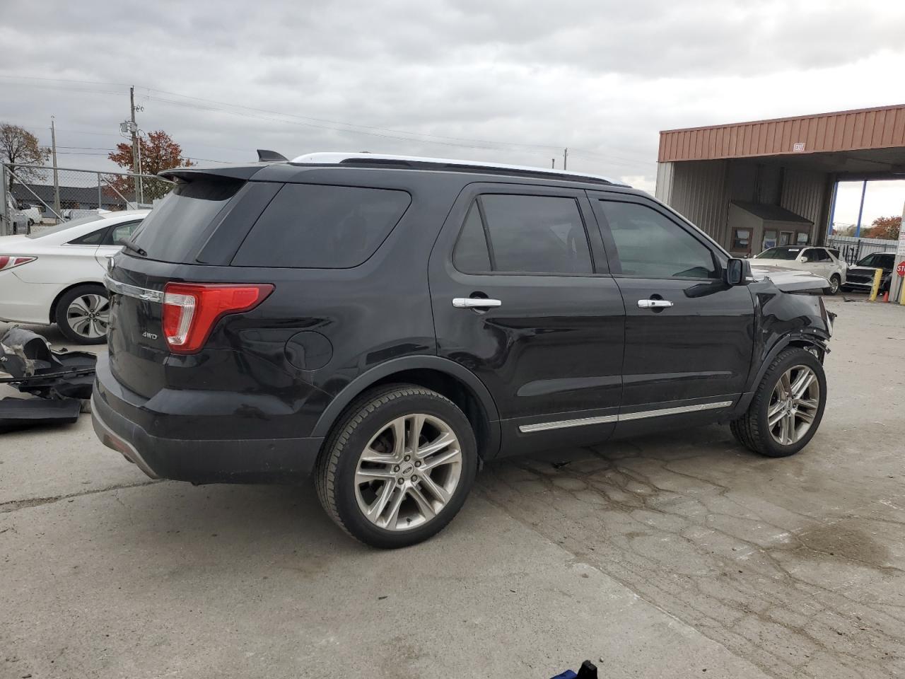 2017 Ford Explorer VIN 1FM5K8F88HGD45531 Copart auction photo, front end / side damage thumbnail 3