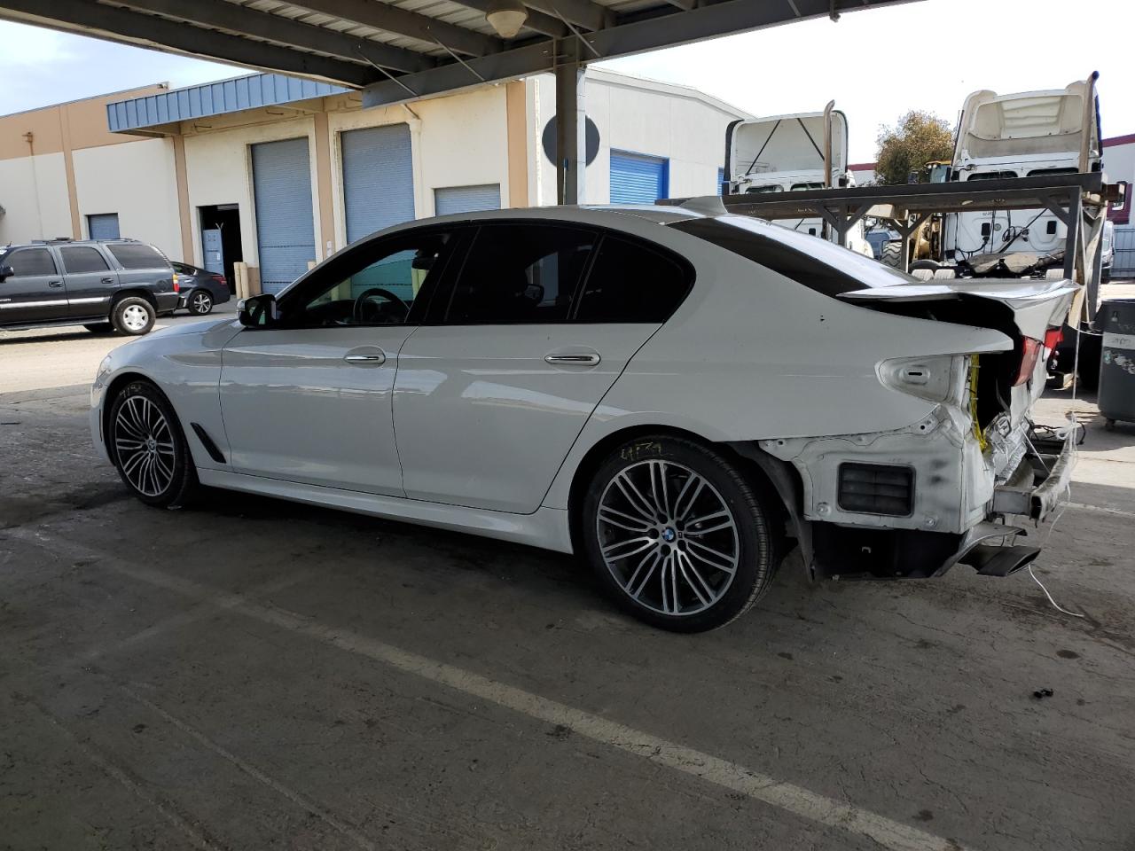 2018 BMW 5er VIN WBAJE5C51JG918629 Copart auction photo, rear end damage thumbnail 2